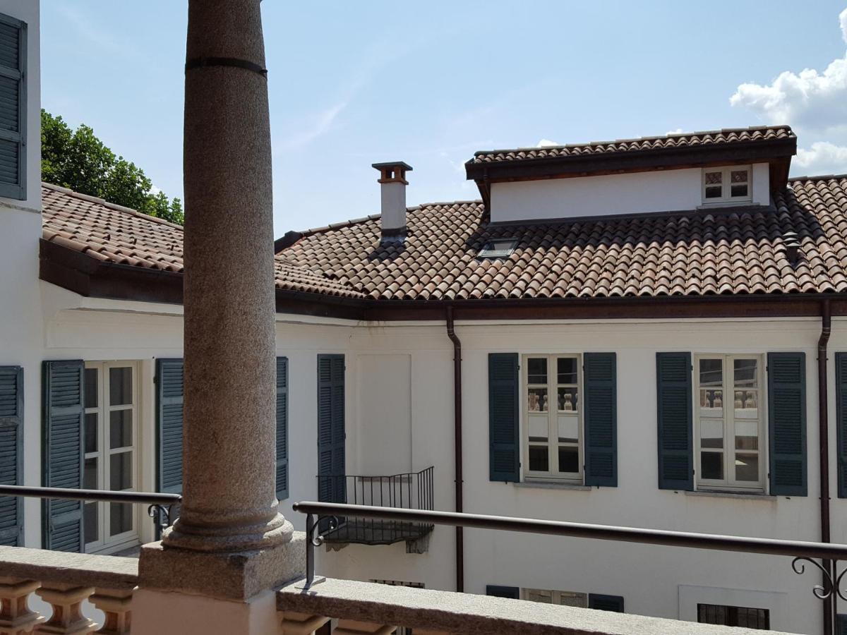 Villa Maghetti - Modernized Flat In Historic Palazzo In The Center Of Luino Exterior foto