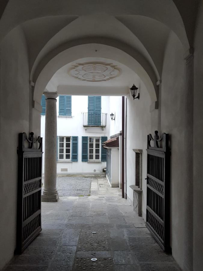 Villa Maghetti - Modernized Flat In Historic Palazzo In The Center Of Luino Exterior foto