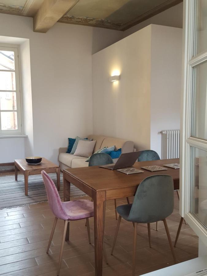 Villa Maghetti - Modernized Flat In Historic Palazzo In The Center Of Luino Exterior foto