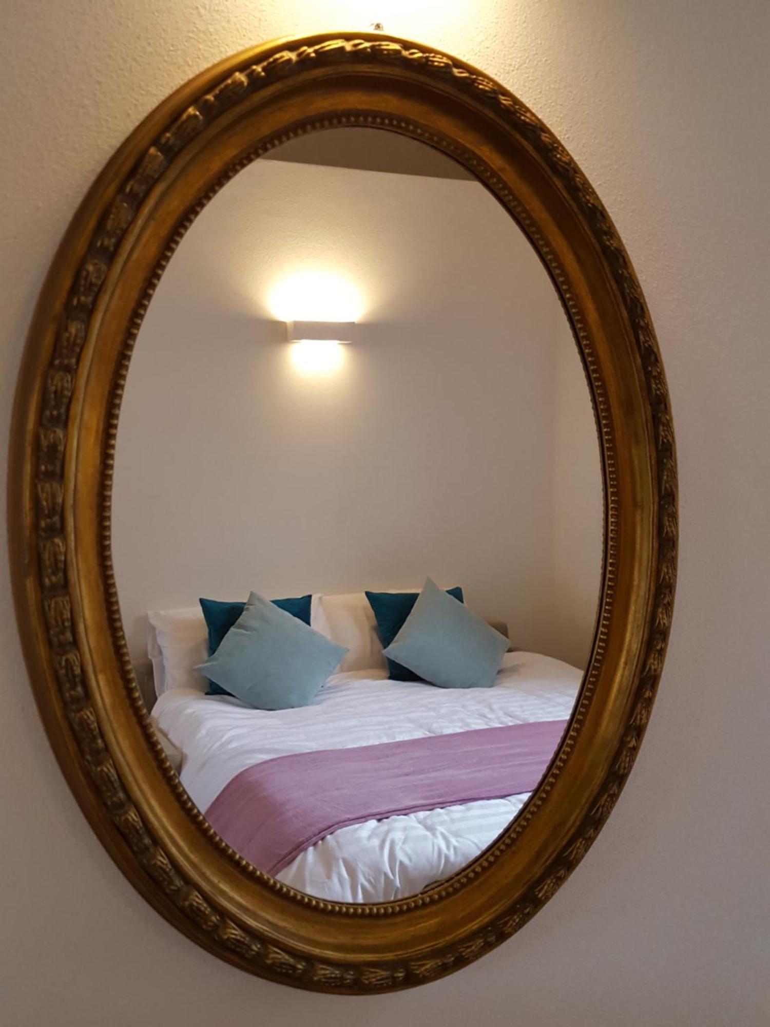 Villa Maghetti - Modernized Flat In Historic Palazzo In The Center Of Luino Exterior foto