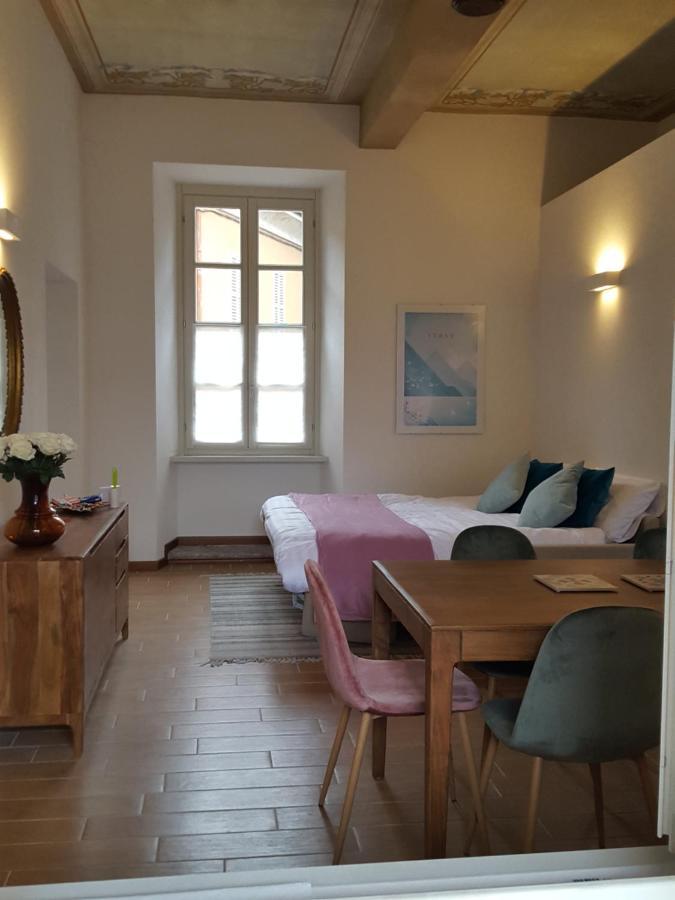 Villa Maghetti - Modernized Flat In Historic Palazzo In The Center Of Luino Exterior foto